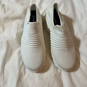 Sketchers White Tennis Shoes